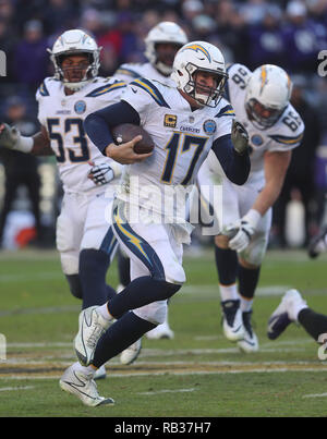 Los Angeles Chargers QB Philip Rivers (17) in azione contro i Baltimore Ravens durante il jolly AFC playoff game al M&T Bank Stadium di Baltimora, MD il 6 gennaio 2019. Foto/ Mike Buscher/Cal Sport Media Foto Stock