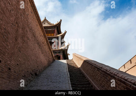 Dettaglio di una torre della Jiayuguan Fort nei pressi della città di Jiayuguan nella provincia di Gansu, Cina Foto Stock