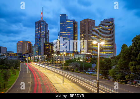 Skyline di Melbourne a città quartiere degli affari Foto Stock