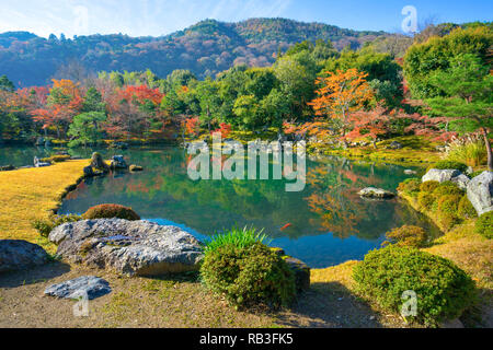 Sogen Pond Garden nel tempio di Tenryuji.Tenryuji tempio situato in Kyoto Arashiyama district.Tenryuji Tempio è tempio Zen. Foto Stock