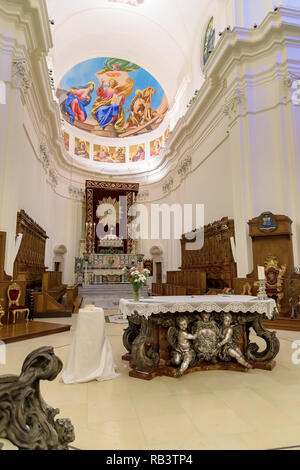 Noto, Sicilia, Italia - 23 agosto 2017: Altare Principale della storica cattedrale barocca chiamato Basilica Minore di San Nicolo Foto Stock