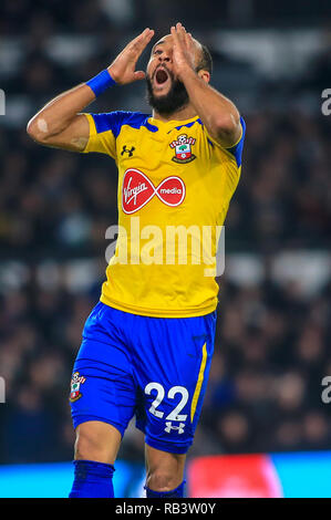 5 gennaio 2019, Pride Parkderby, Inghilterra; Emirati FA Cup, terzo round, Derby County vs Southampton ; Nathan Redmond dopo la sua fine shot viene salvato Credito: Craig Milner/News immagini Nathan Redmond dopo la sua fine shot viene salvato English Football League immagini sono soggette a licenza DataCo Foto Stock