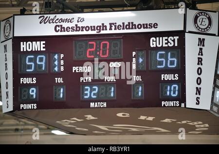 Elgin, Illinois, Stati Uniti d'America. Moderno quattro facciate di alta scuola palestra scoreboard. Foto Stock