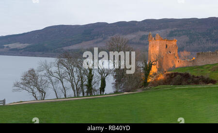 Castello sull isola nelle Highlands scozzesi, Isola di Skye Foto Stock