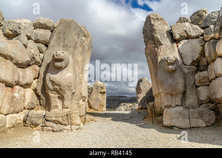 Porta del Leone a Hattusa che è stato ammesso alla lista del Patrimonio Mondiale dell'UNESCO nel 1986. Corum, Turchia. Foto Stock