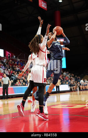 Piscataway, New Jersey, USA. Il 6 gennaio, 2019. Penn State Lady Lions avanti ALISIA SMITH (1) rigidi per il cesto contro Rutgers in un gioco al Rutgers Athletic Center. Credito: Joel Plummer/ZUMA filo/Alamy Live News Foto Stock