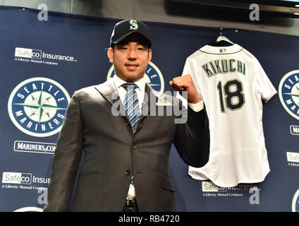 Recentemente firmato Seattle Mariners brocca Yusei Kikuchi pone durante la sua introduzione conferenza stampa al T-Mobile Park a Seattle, Washington, Stati Uniti, 3 gennaio 2019. Credito: AFLO/Alamy Live News Foto Stock