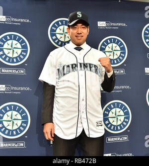 Recentemente firmato Seattle Mariners brocca Yusei Kikuchi pone durante la sua introduzione conferenza stampa al T-Mobile Park a Seattle, Washington, Stati Uniti, 3 gennaio 2019. Credito: AFLO/Alamy Live News Foto Stock