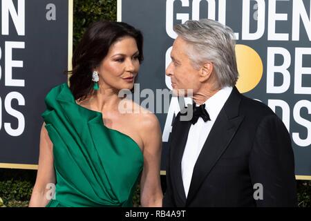 Beverly Hills, in California, Stati Uniti d'America. 06 gen 2019. Catherine Zeta Jones e Michael Douglas frequentare la 76th Annuale di Golden Globe Awards, Golden Globes, presso l'Hotel Beverly Hilton di Beverly Hills, Los Angeles, Stati Uniti d'America, il 06 gennaio 2019. | Utilizzo di credito in tutto il mondo: dpa picture alliance/Alamy Live News Foto Stock