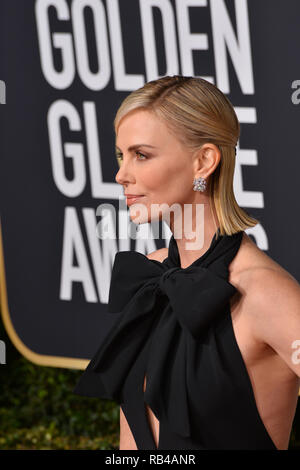 Los Angeles, Stati Uniti d'America. 06 gen 2019. LOS ANGELES, CA. Gennaio 06, 2019: Charlize Theron al 2019 Golden Globe Awards presso il Beverly Hilton Hotel. Credito Foto: Paul Smith/Alamy Live News Foto Stock