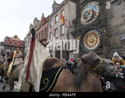 Praga, Repubblica Ceca. 06 gen 2019. La Carità organizzata dei tre re' raccolta di denaro a Praga Repubblica Ceca, 6 gennaio 2019. Credito: Michal Krumphanzl/CTK foto/Alamy Live News Foto Stock