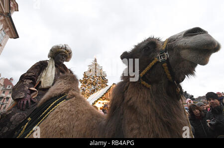 Praga, Repubblica Ceca. 06 gen 2019. La Carità organizzata dei tre re' raccolta di denaro a Praga Repubblica Ceca, 6 gennaio 2019. Credito: Michal Krumphanzl/CTK foto/Alamy Live News Foto Stock