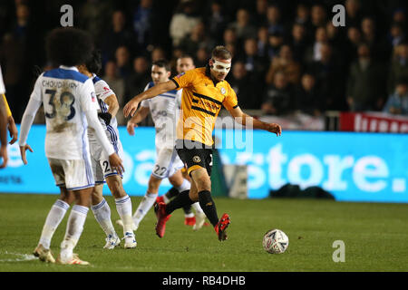 Newport, Regno Unito. 06 gen 2019. Mickey Demetriou di Newport County credito: in azione. La Emirates FA Cup, terzo round match, Newport County v Leicester City a Rodney Parade di Newport South Wales domenica 6 gennaio 2019. Questa immagine può essere utilizzata solo per scopi editoriali. Solo uso editoriale, è richiesta una licenza per uso commerciale. Nessun uso in scommesse, giochi o un singolo giocatore/club/league pubblicazioni. pic da Andrew Orchard/Andrew Orchard fotografia sportiva/Alamy Live News Foto Stock