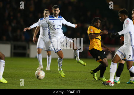 Newport, Regno Unito. 06 gen 2019. Rachid Ghezzal di Leicester City (centro) in azione. La Emirates FA Cup, terzo round match, Newport County v Leicester City a Rodney Parade di Newport South Wales domenica 6 gennaio 2019. Questa immagine può essere utilizzata solo per scopi editoriali. Solo uso editoriale, è richiesta una licenza per uso commerciale. Nessun uso in scommesse, giochi o un singolo giocatore/club/league pubblicazioni. pic da Andrew Orchard/Andrew Orchard fotografia sportiva/Alamy Live News Foto Stock