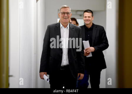 Berlino, Germania. 07Th gen, 2019. Bernd Riexinger, Presidente federale del partito di sinistra, viene fornito per il settimanale conferenza stampa. Credito: Britta Pedersen/dpa-Zentralbild/dpa/Alamy Live News Foto Stock