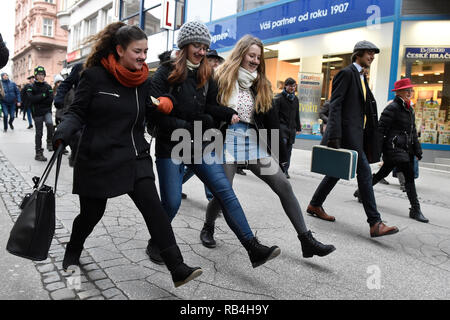 Brno, Repubblica Ceca. 07Th gen, 2019. I fan del gruppo britannico commedia Monty Python sono visibili durante il singolare marzo in occasione della International sciocco a piedi giorno di Brno, in Repubblica Ceca, 7 gennaio 2019. Credito: Vaclav Salek/CTK foto/Alamy Live News Foto Stock