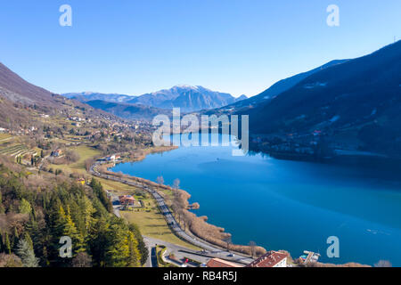 Montagne fiumi laghi e un cielo terso, Italia bellissimi paesaggi Foto Stock