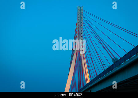 Ponte di sospensione oltre Martwa fiume Wisla a Danzica Danzica Polonia Europa Foto Stock