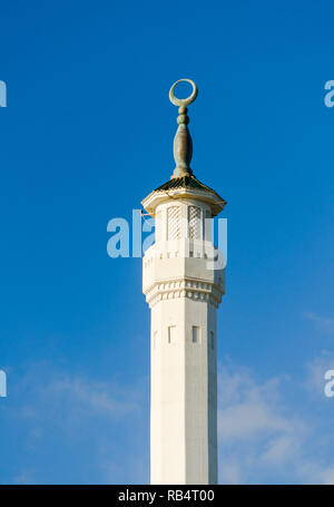 Il minareto di Ibrahim-al-Ibrahim Mosque al punto Europa a Gibilterra, Oltremare territorio britannico un dono dal Re Fahd, Rocca di Gibilterra, Regno Unito, Europa. Foto Stock
