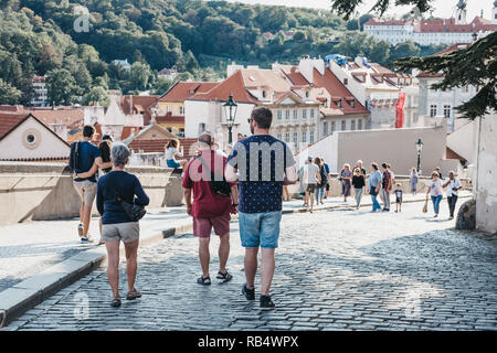 Praga, Repubblica Ceca - Agosto 23, 2018: la gente a piedi nella Città Vecchia di Praga, una delle più antiche e più belle del distretto di Praga, Repubblica Ceca Foto Stock