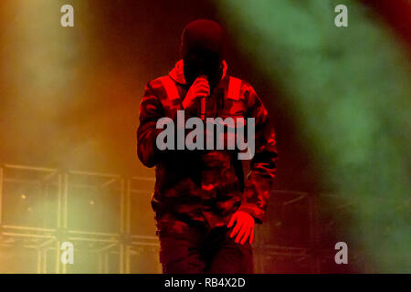 Ventuno piloti eseguire il primo spettacolo del bandito Tour Australiano, a Perth in Australia. Dotato di: Tyler Giuseppe, ventuno piloti dove: Perth, Western Australia, Australia quando: 07 Dic 2018 Credit: Emma Bryant/WENN.com Foto Stock