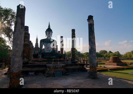 Immagine della bella pietra bianca Buddha in Wat Maha That in The Sukhothai il parco storico, Thailandia Foto Stock