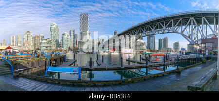 Vancouver, Canada - 1 Febbraio, 2019 : vista di Vancouver BC accanto a Granville ponte lungo False Creek Foto Stock