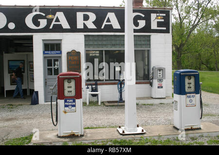 M. D. Garage, edificio storico di Boston, Ohio, utilizzato come una galleria d'arte nella presente Foto Stock