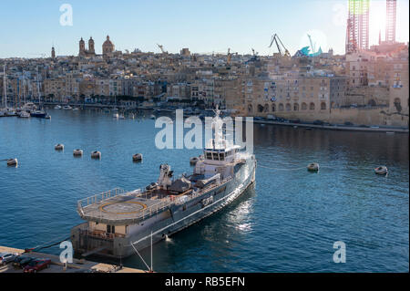 Yacht 6711 Geo Bikini ormeggiato nel porto di La Valletta a Malta Foto Stock
