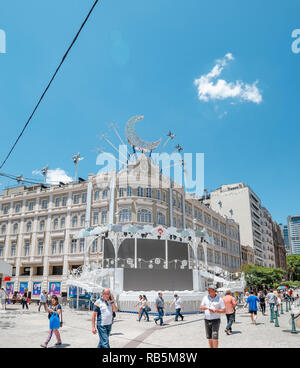 Curitiba - PR, Brasile - 14 dicembre 2018: luogo dove avviene il tradizionale Natale coro, Coral do Palacio Avenida, Banco Bradesco alla fine di Foto Stock