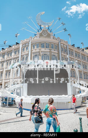 Curitiba - PR, Brasile - 14 dicembre 2018: luogo dove avviene il tradizionale Natale coro, Coral do Palacio Avenida, Banco Bradesco alla fine di Foto Stock