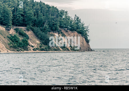 Mare con scogliera vicino a Gdynia (Polonia) Foto Stock