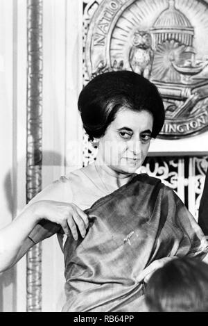 Il primo ministro Indira Gandhi in India presso il National Press Club di Washington, D.C. 1966 Foto Stock