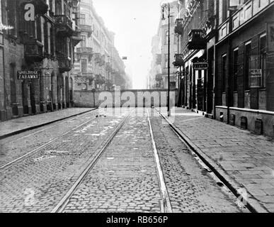 La sezione di otto-piede alto muro di cemento che circonda ghetto di Varsavia, Polonia Foto Stock