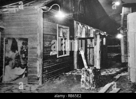 La Seconda Guerra Mondiale: Esercito Tedesco cartolina raffigurante una mostra tenutasi a Vienna per mostrare cattive condizioni di vita in Russia, 1942 Foto Stock