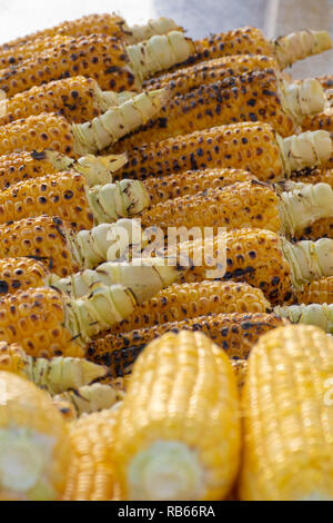 Barbecue grigliate mais per vendita in Dubai Emirati Arabi Uniti Foto Stock