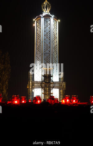 Museo nazionale delle vittime Holodomor Memoriall o la commemorazione di carestie' vittime in Ucraina di notte luce durante la celebrità anniversario nel 2018 con r Foto Stock