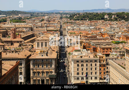 Vista su Via del Corso a Roma, Italia Foto Stock