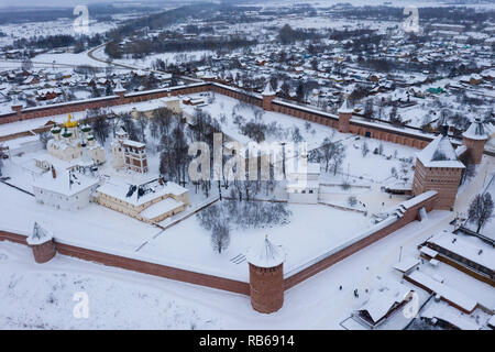 Vista aerea del monastero di San Euthymius nel centro della città di Suzdal in Russia. Suzdal è una famosa attrazione turistica e parte dell'anello d'Oro Foto Stock