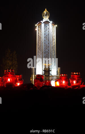 Museo nazionale delle vittime Holodomor Memoriall o la commemorazione di carestie' vittime in Ucraina di notte luce durante la celebrità anniversario nel 2018 con r Foto Stock