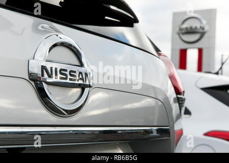 Nuova berlina Nissan veicoli su un concessionario molto in Muncy, Pennsylvania, il 30 dicembre 2018. Foto Stock