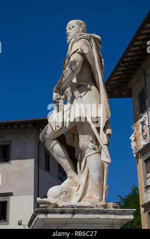 La statua di Cosimo I in Piazza dei Cavalieri, Pisa, Italia Foto Stock