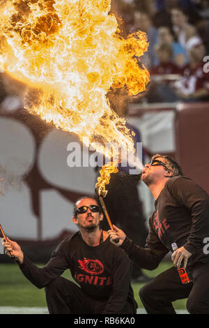 Santa Clara, California, USA. 22 ottobre, 2015. Intrattenitore con fuoco La domenica, 18 ottobre 2015, a Levis Stadium di Santa Clara, California. Il 49ers sconfitto i corvi 25-20. Credito: Al di Golub/ZUMA filo/Alamy Live News Foto Stock