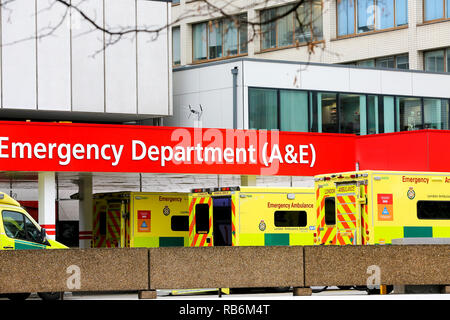 7 gennaio 2019 - Londra, Regno Unito - Le ambulanze sono visto parcheggiato al di fuori di un dipartimento di emergenza (A&E) presso l ospedale di Westminster. (Credito Immagine: © Dinendra Haria/SOPA immagini via ZUMA filo) Foto Stock