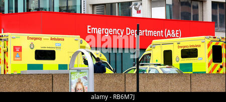 7 gennaio 2019 - Londra, Regno Unito - Le ambulanze sono visto parcheggiato al di fuori di un dipartimento di emergenza (A&E) presso l ospedale di Westminster. (Credito Immagine: © Dinendra Haria/SOPA immagini via ZUMA filo) Foto Stock