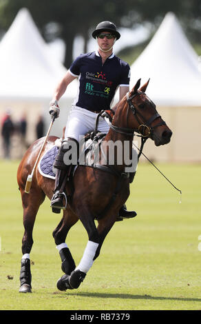 Il Duca di Cambridge gioca Polo durante la Maserati Royal carità Polo trofeo a Beauford Polo Club, Down Farm House, Westonbirt, nel Gloucestershire. Foto Stock