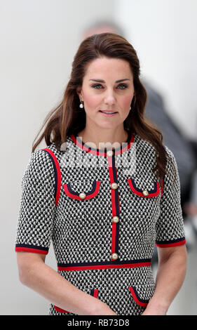 La Duchessa di Cambridge durante una visita al Victoria and Albert Museum di Londra Foto Stock