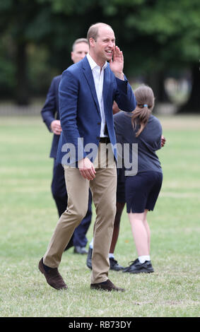 Kensington Palace 13 luglio 2017Il Duca di Cambridge, Presidente dell'Associazione calcio gioca in obiettivo come egli si unisce l'Inghilterra le donne della squadra di calcio. Foto Stock