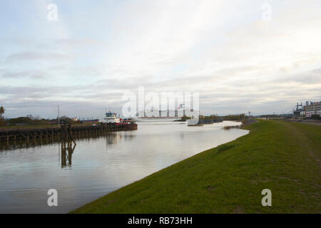Fiume Mississippi dal Bywater argine, New Orleans, in Louisiana. Foto Stock