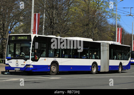 Il servizio di autobus pubblico a Riga, Lettonia Foto Stock